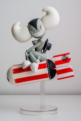 Huck Gee Kidrobot AKUMA BOMB AKUMABOMB Grey Skully version Edition of 500 2007