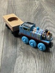 Thomas & Friends Wooden Railway HAPPY BIRTHDAY THOMAS Wood Train Cars Y4501