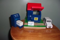 ERTL HOMETOWN ROADWAY UNITED STATES POST OFFICE 7 PC. SET GOOD COND. MAILBOX +