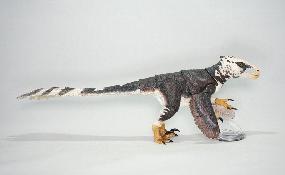 Jurassic Cyberzoic Utahraptor Ostrommaysi 1/18 Scale Creative Beast Studio