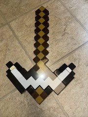 Mattel 2014 2-in-1 Minecraft Games Transforming Sword And Pickaxe. Cosplay Item.