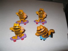 Lot of 4 1981 Vintage Garfield Skateboard & Skates United Feat Synd 1978 1981