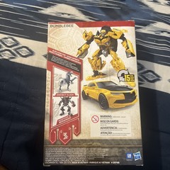 NEW Transformers The Last Knight Bumblebee Premier Edition Deluxe Class Damaged
