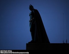 S.H.Figuarts Batman The Dark Knight Action Figure Black w/ Accessories