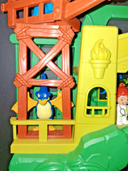 Land Before Time Dinosaur Rescue Station & Dino Truck LIGHTS & SOUNDS WORK!