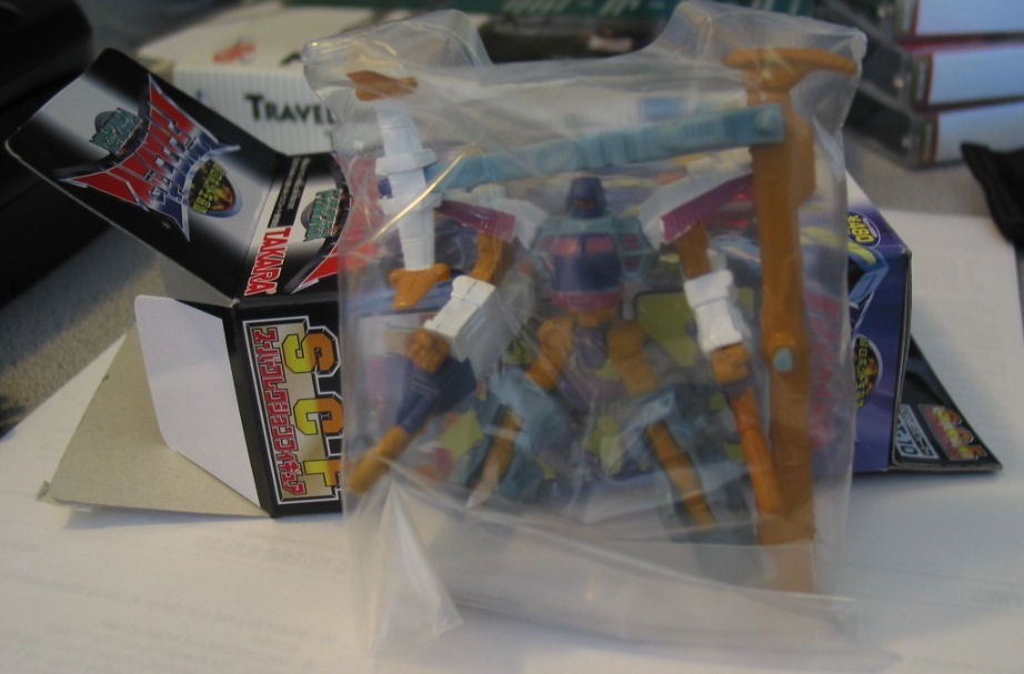 Takara Transformers ACT 10 Armada Cyclonus Color with box