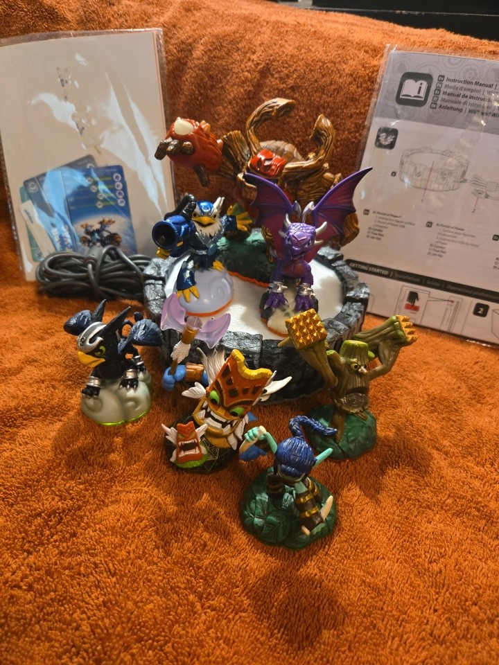 Activision Skylanders Spyro’s Adventure Bundle – Game Portal 7 Figures