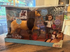 Spirit Riding Free Deluxe Feeding Set – new w/ box damage – sound movement 2017