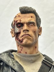 Sideshow Terminator T-800 Battle Damaged Premium Format Figure – EXCLUSIVE
