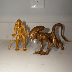 Alien Xenomorph Action Figure Lot of 2 2020 Action Figures Sci-Fi Movie Toys