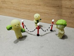 Smiski Mini Accessory Set – Beams, Desks, Chains, Poker Chip & More