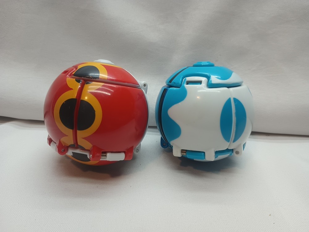 2017 TOMY Pokemon Throw N Pop Poke Ball 3” (No Figures) Lot of 2