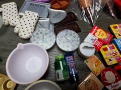 Miniverse Make It Mini & Real Brands Foods 160 Pieces ~ Sweets, Tables, Bowls