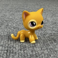 Hasbro Littlest Pet Shop Shorthair Yellow Cat Figure #855 2008 Purple Eyes LPS