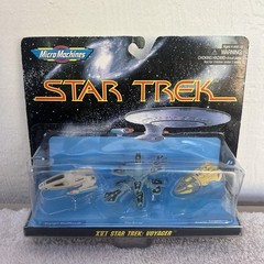 Micro Machines Star Trek XVI Voyager ARRAY KAZON TORPEDO VOYAGER Packaged