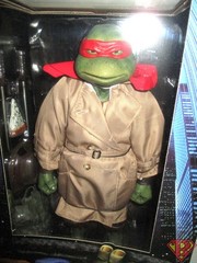 RAPHAEL IN DISGUISE Teenage Mutant Ninja Turtles 1/4 Scale 15″ Figure Neca 2025
