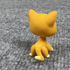 Hasbro Littlest Pet Shop Shorthair Yellow Cat Figure #855 2008 Purple Eyes LPS
