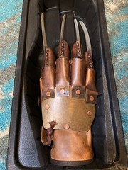 NECA – A Nightmare On Elm Street – Freddy Krueger Glove Prop Replica