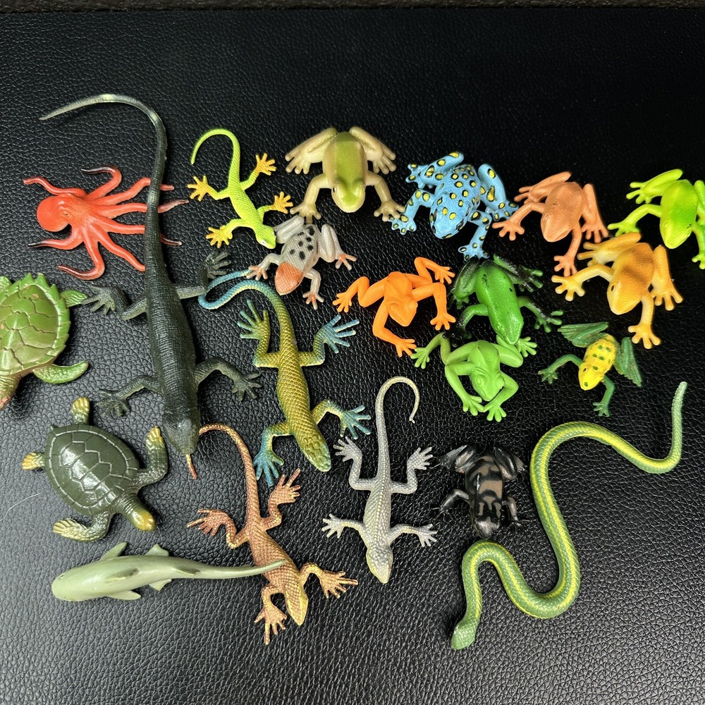 21 Vtg Frog Lizard Figurines Lot Reptiles Turtle Shark Plastic Rubber Amphibian
