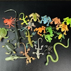 21 Vtg Frog Lizard Figurines Lot Reptiles Turtle Shark Plastic Rubber Amphibian