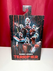 NECA ULTIMATE TERRIFIER ART THE CLOWN Blood Soaked – Walmart Exclusive