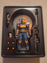Mezco Toyz Deathstroke Collectable Action Figure ONE:12 – Read Description –