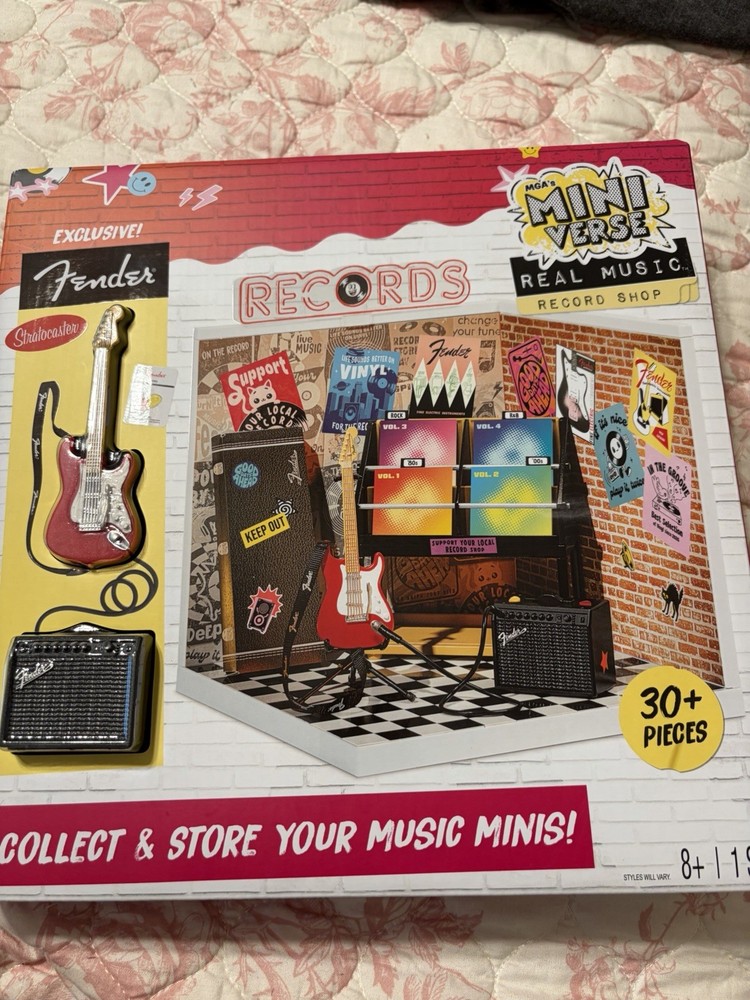 MGA Miniverse Real Music Record Shop With Exclusive Fender Guitar NEW
