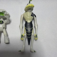 Lot of Two Ben 10 Action Figures Echo and Ripjaws Cartoon Network