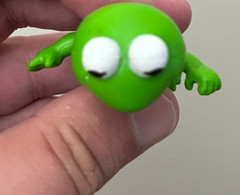 Kermit The Frog The Muppets Vintage (1986) Pvc Toy, and 2 Smurfs