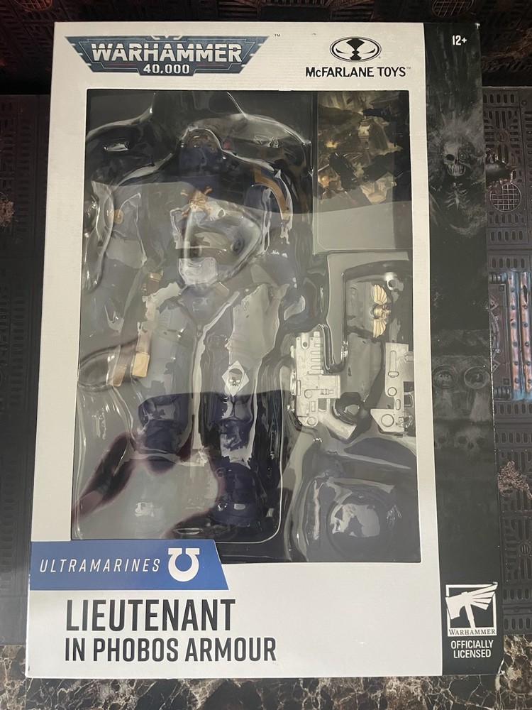 McFarlane Warhammer 40k Lieutenant in Phobos Armour Ultramarines 7in Figure NEW