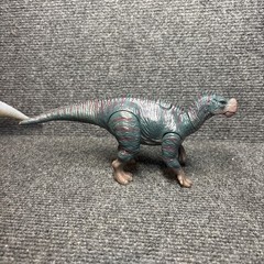 Disney’s Dinosaur Film 2000 Electronic Ferocious Talking Kron Iguanodon Baylene