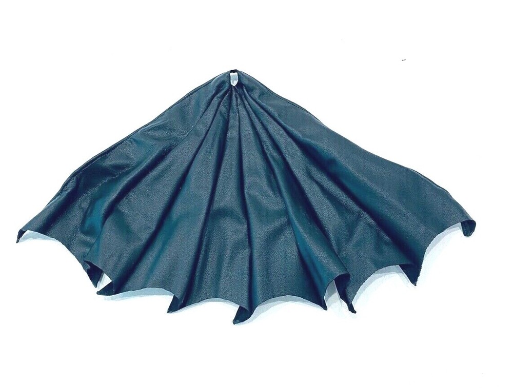 PB-C-MZB: 1/12 scale Black Wired Cape for DC Mezco One:12 Batman (No figure)