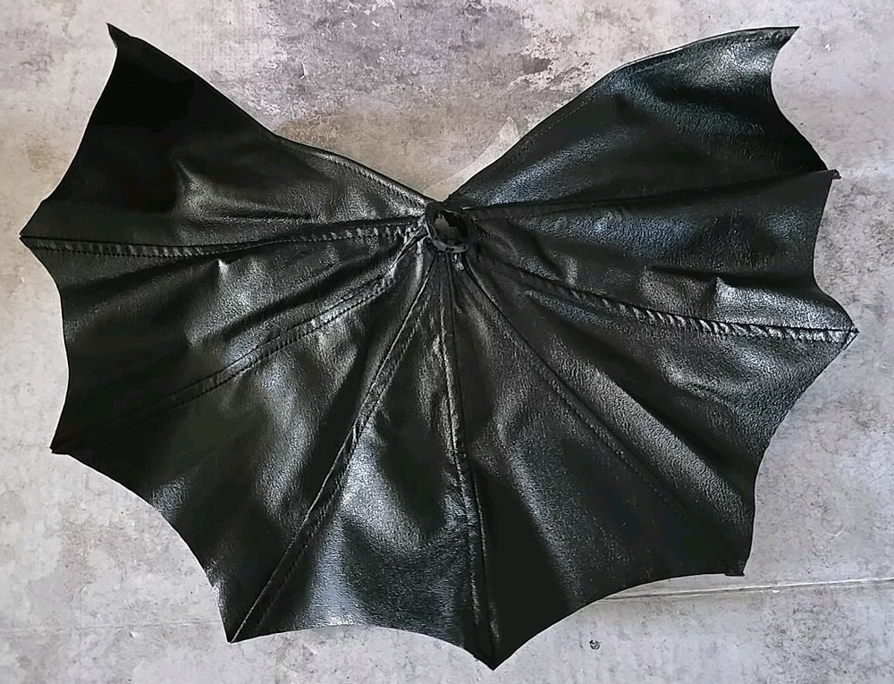 Mezco One:12 Batman 1989 LEATHER-LIKE CAPE WITH POSING WIRE 1/12 Scale