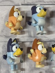 Bluey Playset, Golden Crown Restaurant Case & 15 Figures, Table, Chairs