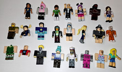 R0BL0X Mixed Figures Lot Of 23 Loose NO CODES