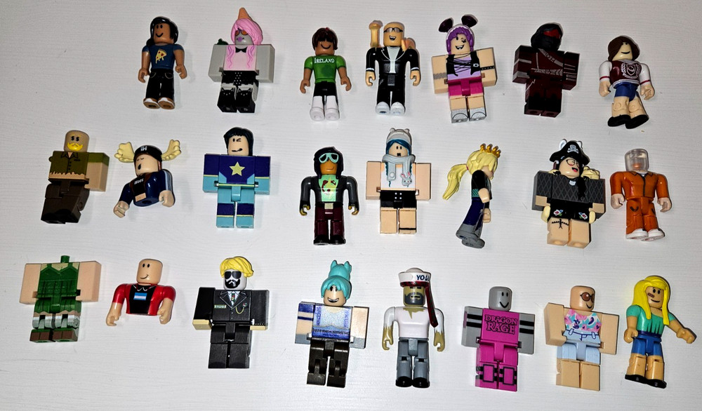 R0BL0X Mixed Figures Lot Of 23 Loose NO CODES