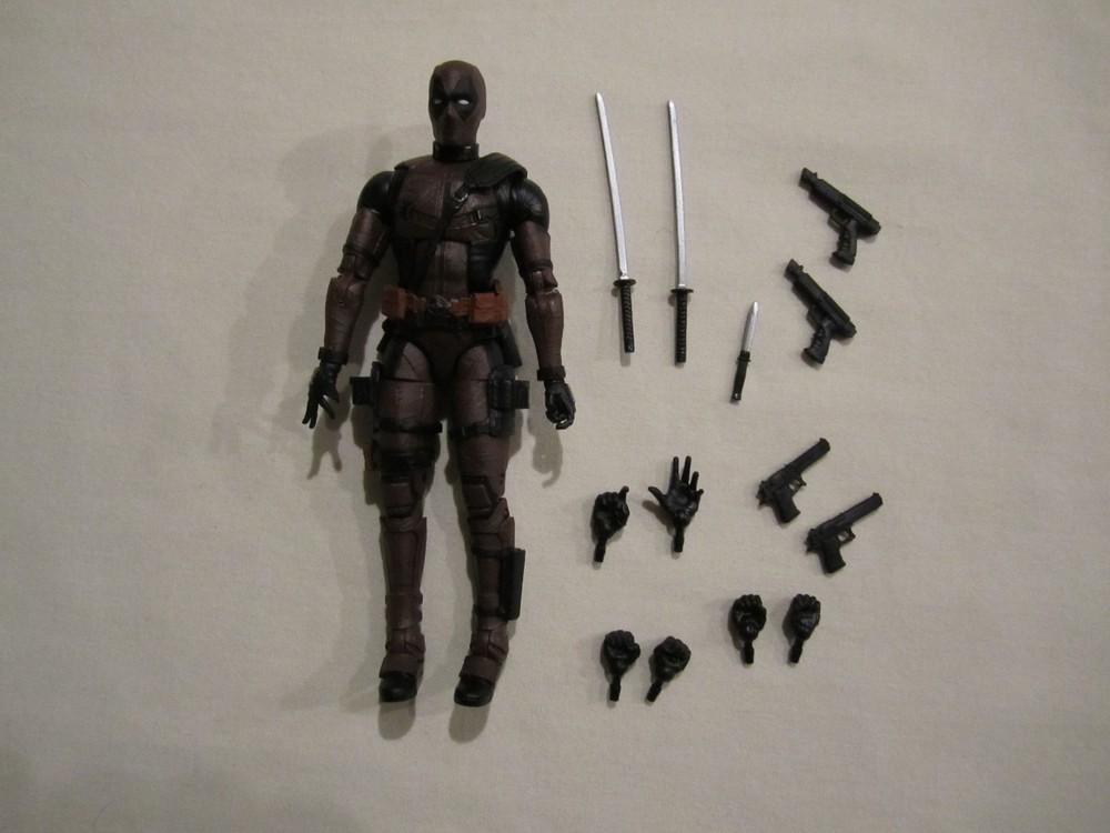 Marvel Legends 6″ Deadpool (Burnt/Dusty – Amazon Exclusive) Complete