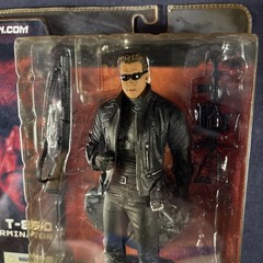 T-850 TERMINATOR 3 ACTION FIGURE MCFARLANE ARNOLD SUNGLASSES YELLOW