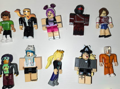 R0BL0X Mixed Figures Lot Of 23 Loose NO CODES