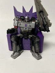 Transformers War for cybertron Earthrise Siege Throne Megatron Fig not Incl