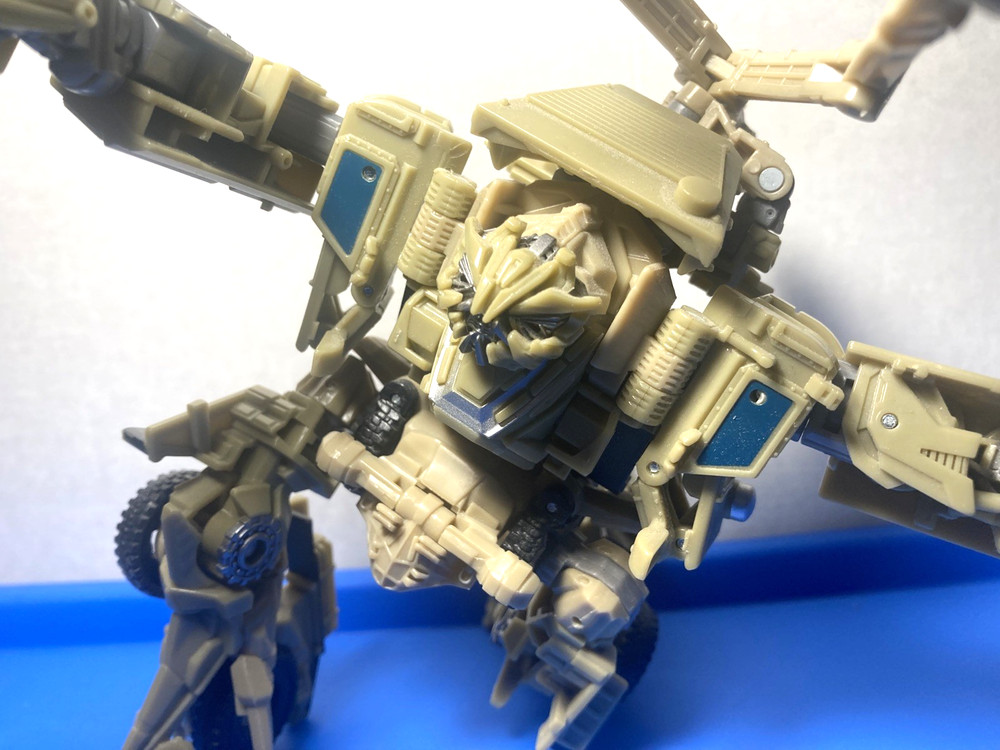 Hasbro Transformers: Studio Series 33 – Voyager Bonecrusher Action Figure