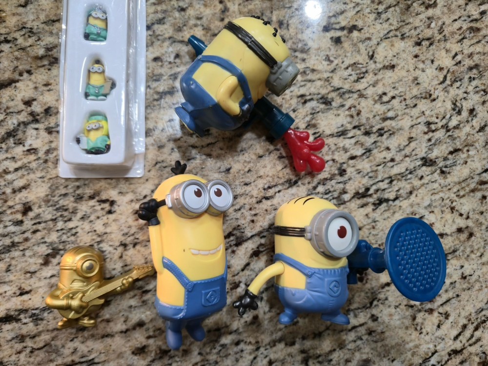 Lot Set 8 Mini Despicable Me Minion Figures Toy