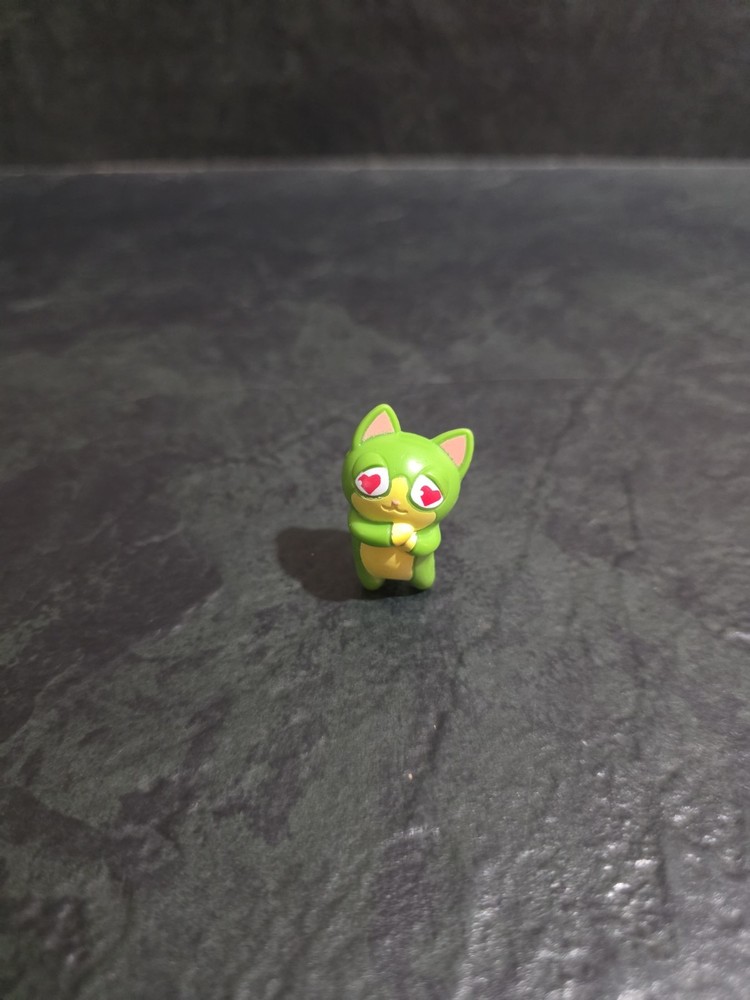 LOST KITTIES SERIES 1 Green Cat 1.5” Action Figure PVC BONBON 2018 Toy Heart Eye