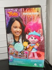 DREAMWORKS TROLLS POPSTAR POPPY SPEAKS & SINGS DOLL