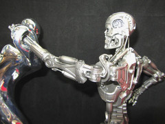 TERMINATOR 2 Indestructible T-800 Endoskeleton HOT TOYS MMS33 1/6 Scale