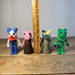 Lot Of 4 Roblox Action Figures Clown Piggy DinoPiggy 3.5″ Collectible Toys