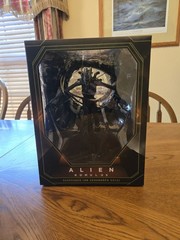Neca Alien Romulus Suspended Lab Xenomorph XX121