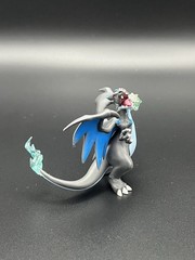 mega Charizard X TCG fig 2.5″ does not include rest of box.