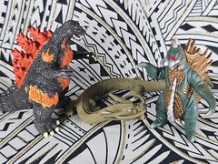 VINTAGE BURNING GODZILLA GIGAN & MANDA SNAKE DRAGON 2002 2.5″ FIGURES FREE F&H