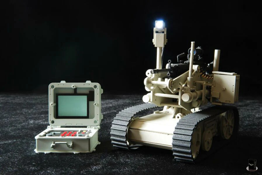 1/6 Scale Light Up EOD Bomb Detection Robot w/Controller – MINT IN BOX